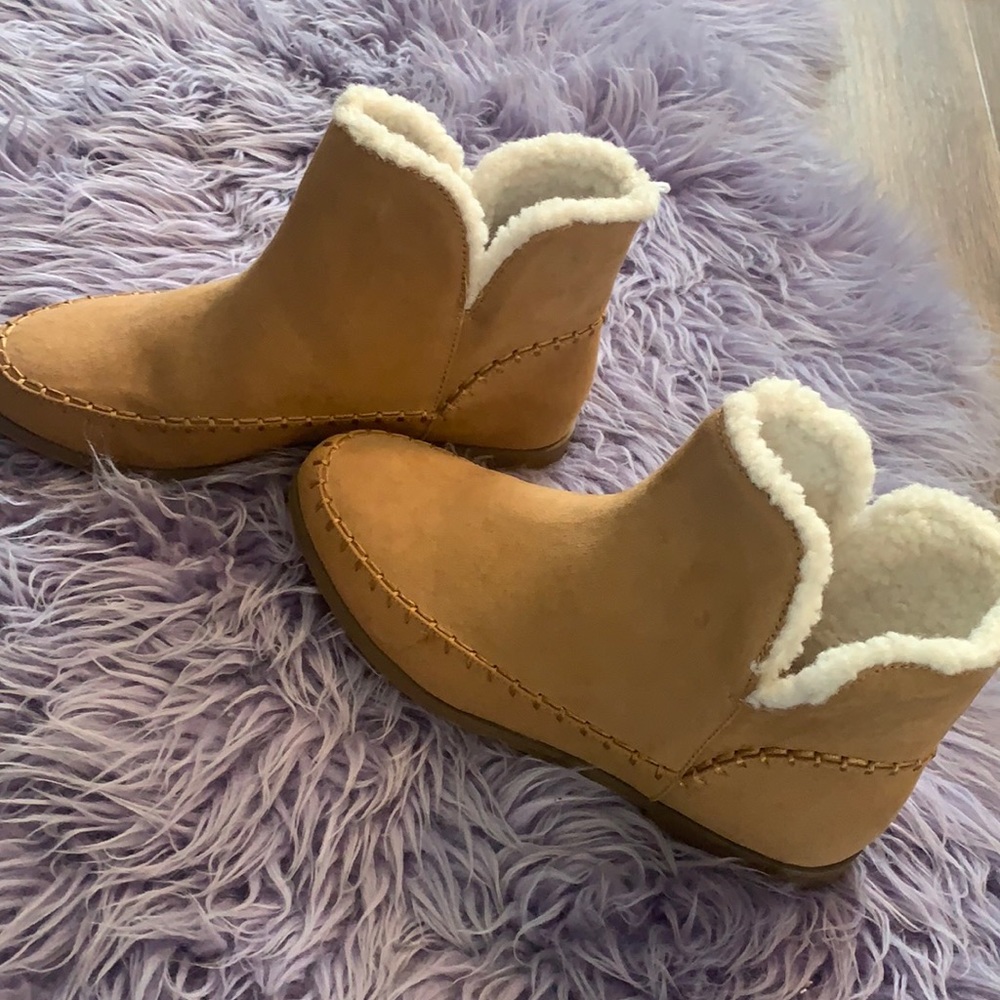 Old Navy fleece lined boots